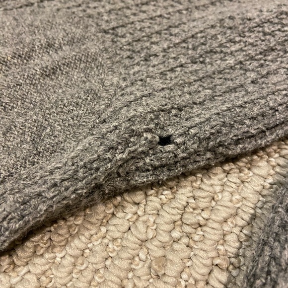 Gray sweater - Picture 4 of 4